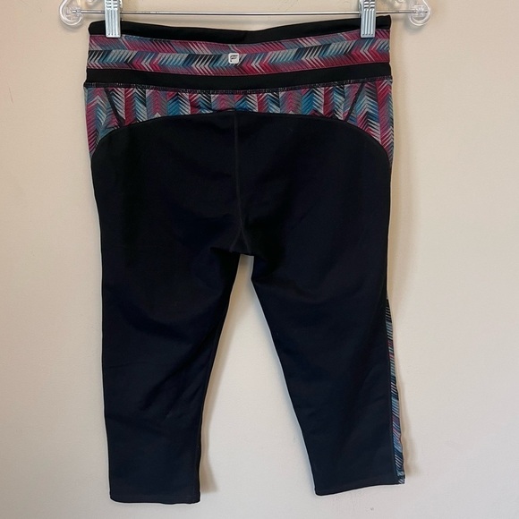 Fabletics Camacan Tribal Chevron Cropped Leggings size M - Picture 3 of 11